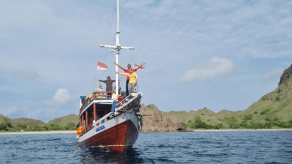Tour Packages Rinca Island Full Day Trip Using Standard Wooden Ship With Affordable Prices In Komodo, Labuan Bajo, West Manggarai.