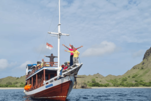 7 2 Paket Wisata Private Trip Pulau Komodo