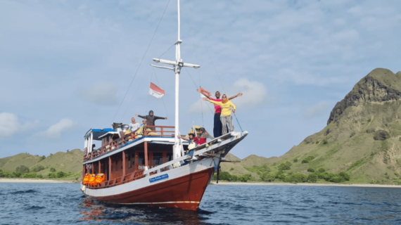 Paket Sailing Pulau Komodo 2h1m