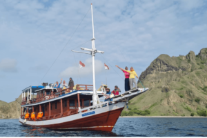 9 2 Paket Wisata Private Trip Pulau Komodo