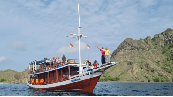 Sightseeing Packages Manta Point Two Days And One Night Using Phinisi Ship With Economical Prices In Komodo, Labuan Bajo, West Manggarai.