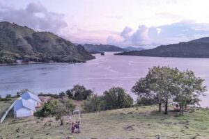 Bukit Warloka 1 Paket Wisata Private Trip Pulau Komodo