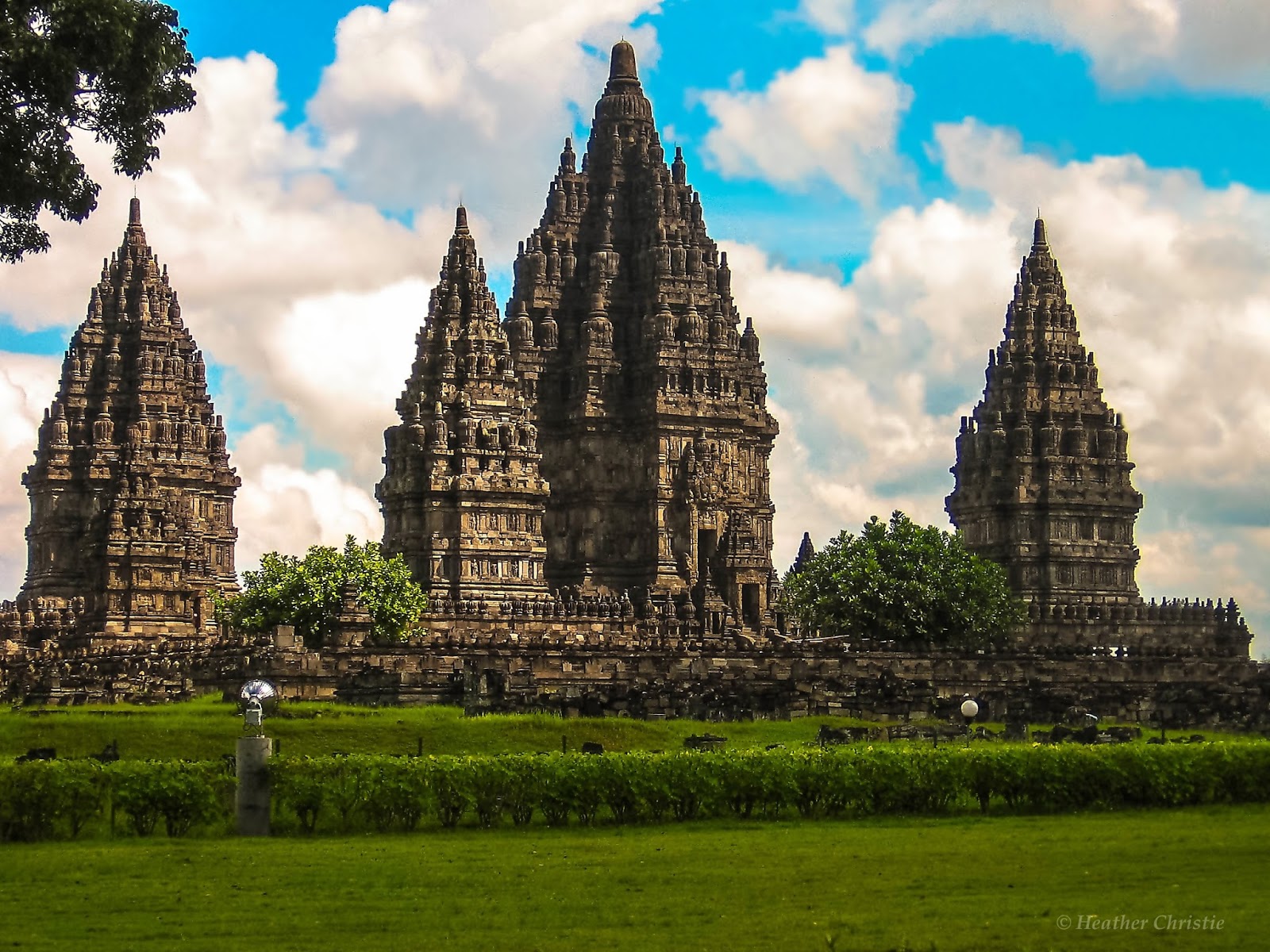Candi Borobudur wisata budaya keluarga