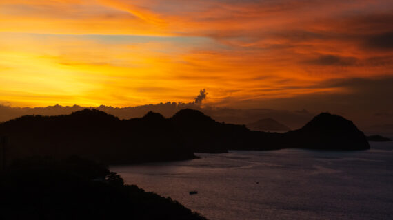 Labuan Bajo: Destinasi Wisata Unik yang Menawarkan Pengalaman Sunset Mencengangkan