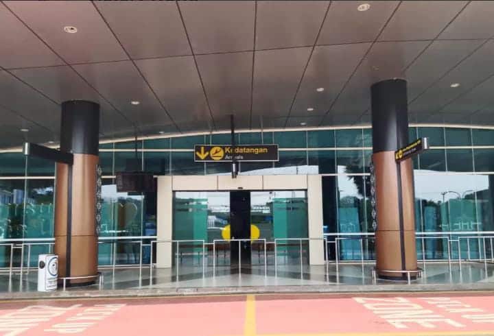 Pintu Kedatangan Bandara Komodo